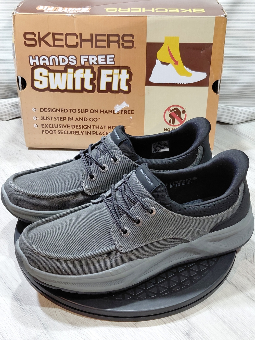 NEW Skechers Men’s Canvas Swift Fit Hands Free Gray Black Slip-On Sneakers M10.5